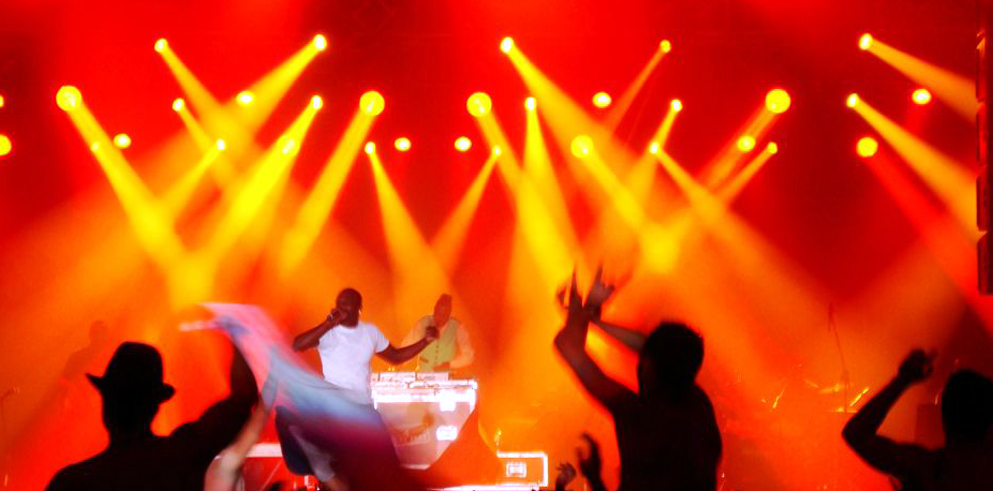 Clay Paky illuminates R&B superstar Akon