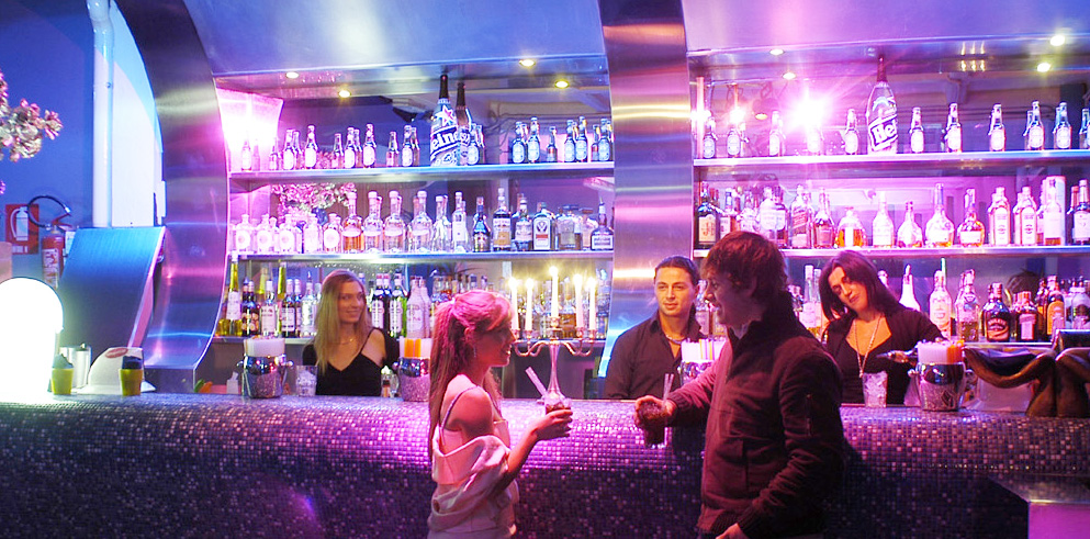 Nights full of colour and light at CAFE ATLANTIQUE and MULLIGAN’S PUB