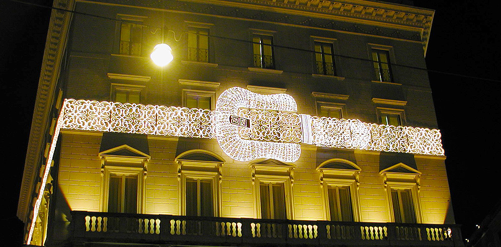 Clay Paky lights the Palazzo Fendi in the centre of Rome