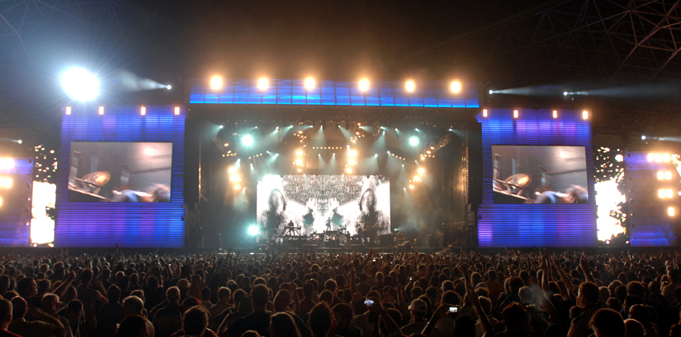 Clay Paky Lights the Abu Dhabi Formula 1 Concerts