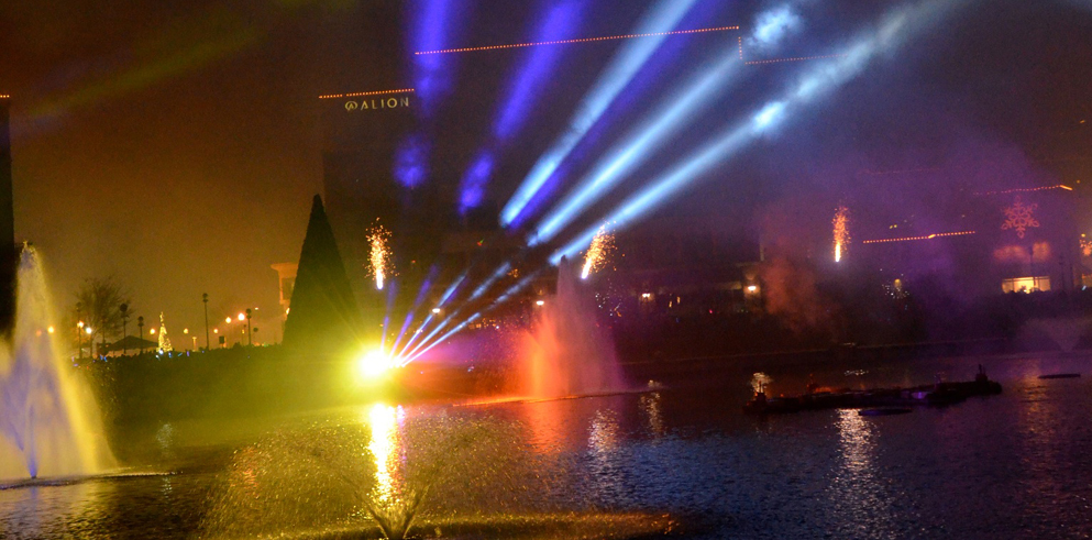 Sharpy Fixtures Light Up the Holiday Season Virginia’s Hollydazzle