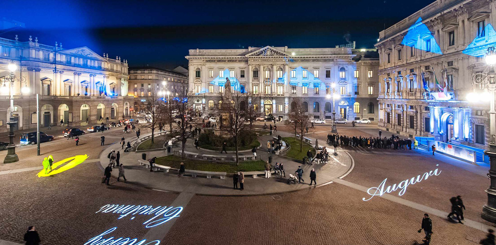 A magical Christmas in Piazza della Scala with Clay Paky lights