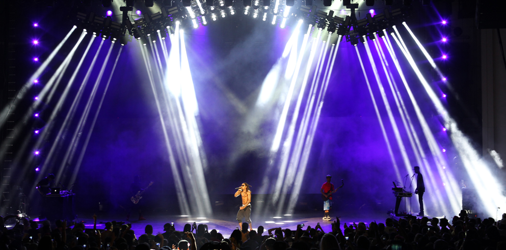 Clay Paky Lights Up Drake vs. Lil Wayne Tour of Dueling Rappers