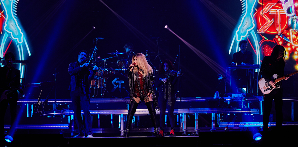 Shania Twain Sets Out to “Rock This Country” on  Farewell Tour Featuring Clay Paky Fixtures