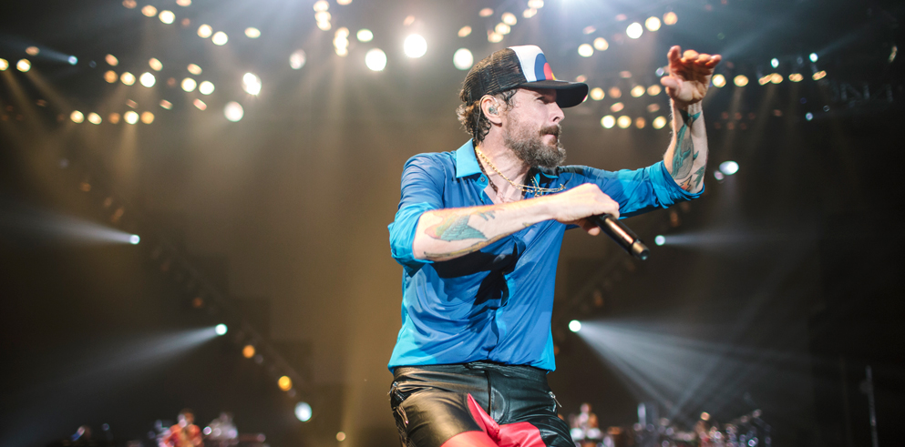 Jovanotti’s indoor-arena tour, lit by Clay Paky