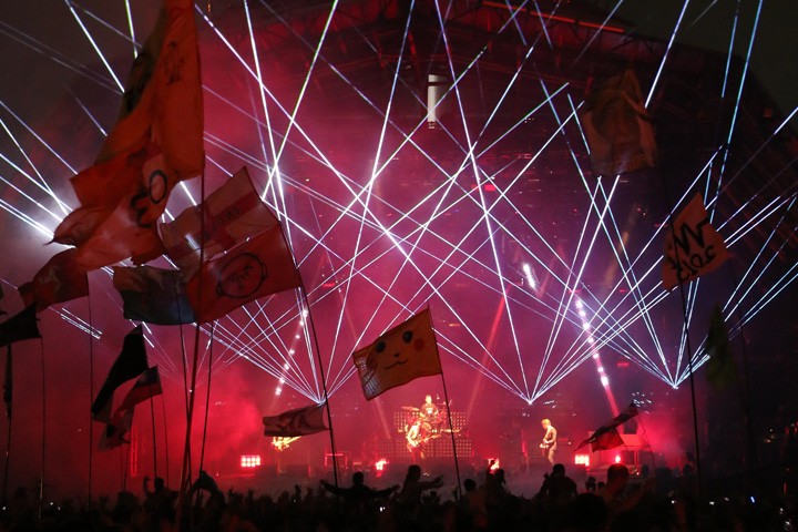 Clay Paky lights Help Arctic Monkeys Dazzle 135,000 at Glastonbury