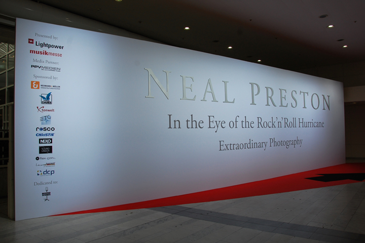 Clay Paky helped to illuminate the exhibition of Neil Preston, the "photographer of the Rock"