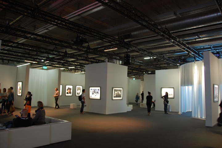 Clay Paky helped to illuminate the exhibition of Neil Preston, the "photographer of the Rock"