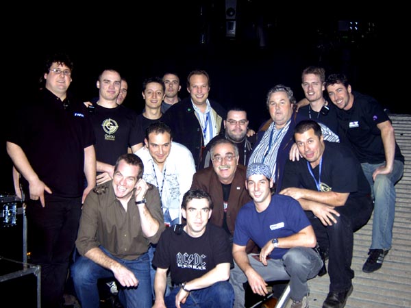 Garou with Blue Squares team and Clay Paky (courtesy by Sono Magazine)