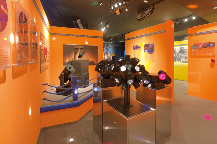 MoMs - Museum of Modern Showlighting - Orange Room: the first moving heads