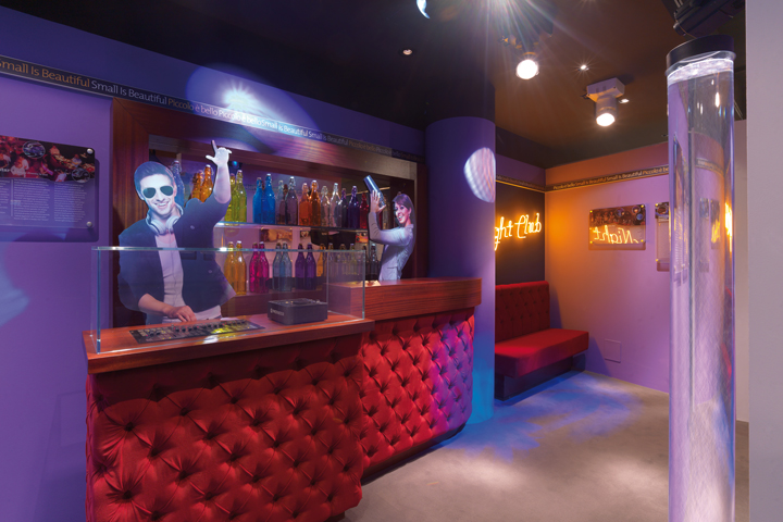 MoMs - Museum of Modern Showlighting - Purple Room: the Night Club