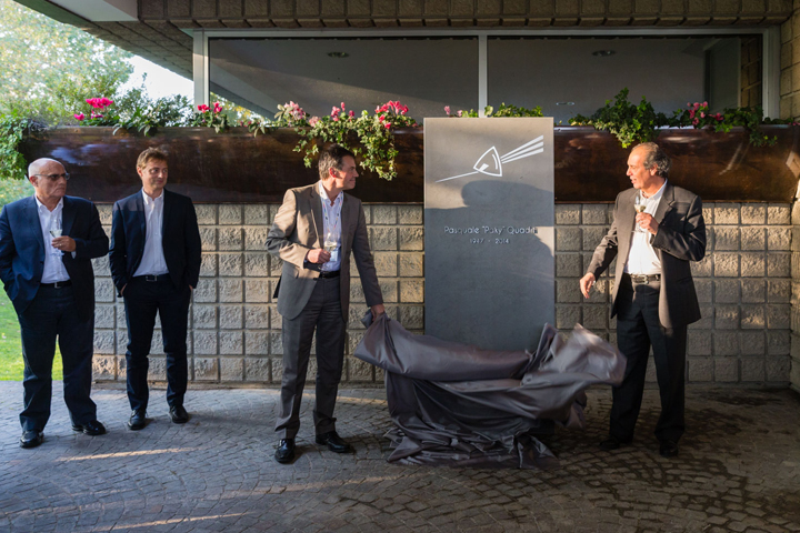 Hans-Joachim Schwabe and Pio Nahum unveil the memorial stone in honor of Pasquale "Paky" Quadri